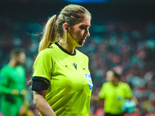 Voor het eerst vrouwelijke scheidsrechters op WK voetbal in Qatar