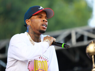 Tory Lanez trouwt met zijn babymoms vanuit de gevangenis