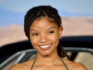 Halle Bailey deelt eerste foto als Ariël in 'De Kleine Zeemeermin'