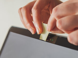 Waarom je webcam afplakken niet nodig is volgens techjournalist Daniël Verlaan