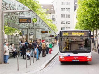 Duitse tiener (15) steelt lijnbus en rijdt rond met passagiers