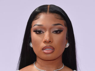 Megan Thee Stallion reageert met 'Cobra' op Tory Lanez-schietincident: "Ik stortte in elkaar"