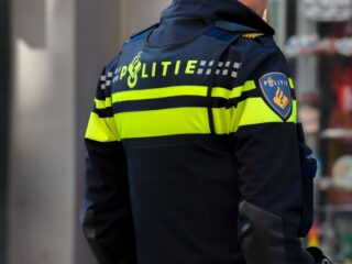 Man zit dagenlang dood in stoel thuis en heeft bijtwonden van zijn eigen honden