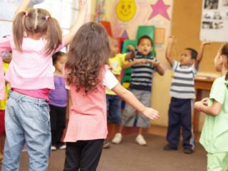 Nederland zakt in kinderrechtenranglijst verder naar beneden