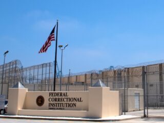 Onschuldige Amerikaanse man vrijgelaten na onterechte gevangenisstraf van 33 jaar