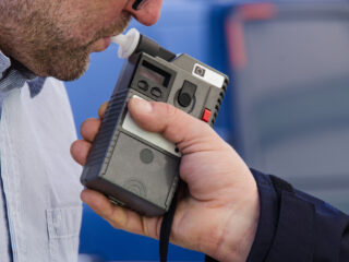 Belg onterecht aangehouden voor rijden onder invloed omdat zijn lichaam alcohol aanmaakt