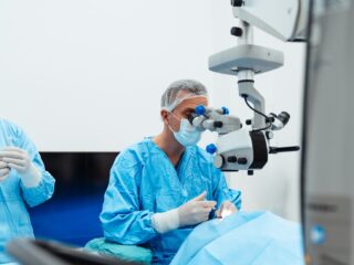 Bizar: haarbal van vijftig centimeter ontdekt in maag van tienjarig meisje