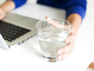 "Ach, één slok kan toch wel?" Hoe ga je om met micro-agressies tijdens de ramadan?