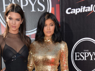 Kylie en Kendall Jenner gaan viral met This or That-challenge op TikTok