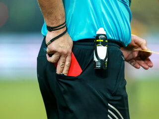 Scheidsrechter gearresteerd na afvuren pistool tijdens voetbalwedstrijd