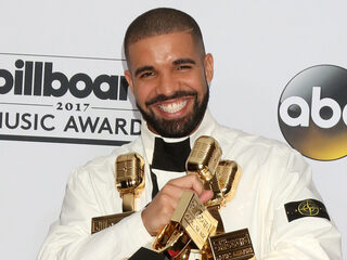 Onderzoek wijst uit dat mensen langzamer rennen als ze naar Drake luisteren