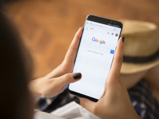 Imke (22) is extreem bang om ziek te worden: "Ik google alles"