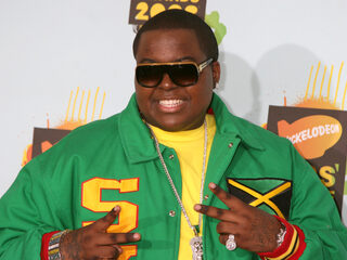 Videoregisseur zegt dat Sean Kingston hem heeft geslagen en bedreigd met pistool