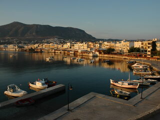 'Vier Duitsers opgepakt na verkrachting Nederlandse toeriste (19) op Kreta'