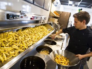 Snackbars starten manifest tegen ongezond stigma: 'Friet is groente'