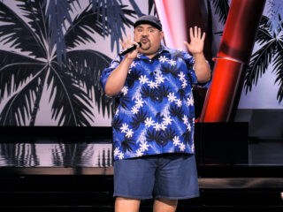 Lachend het nieuwe jaar in: 6 stand-up comedies waar je stuk om gaat