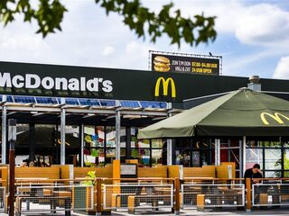 Je mag straks niet meer roken op het terras van McDonald's