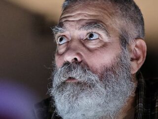 Bebaarde George Clooney in Netflix-scifi 'The Midnight Sky'