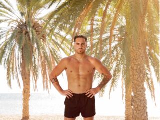 Elias over seks behind the scenes tijdens 'Ex on the Beach DD': "Ineens was die vonk er"