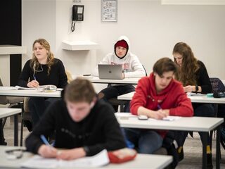 Elke jongere €10.000 geven een goed idee? Saber confronteert GroenLinks-politicus