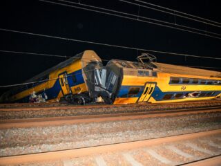 Dode en tientallen gewonden door groot treinongeluk bij Voorschoten