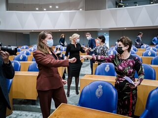 Ruime meerderheid Tweede Kamer stemt voor afschaffen verplichte bedenktijd abortus