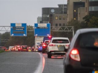 Verkeersboetes worden weer flink duurder, dit zijn de voorlopige bedragen