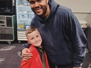 The Weeknd spoort jonge verdrietige fan op voor ontmoeting na gecanceld concert