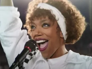 Naomi Ackie schittert als Whitney Houston in 'I Wanna Dance'-trailer