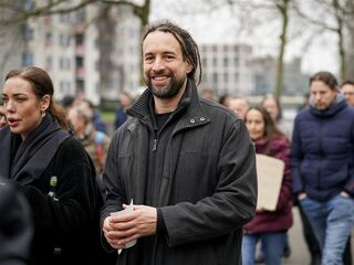 Willem Engel van Viruswaarheid opgepakt wegens opruiende coronaberichten