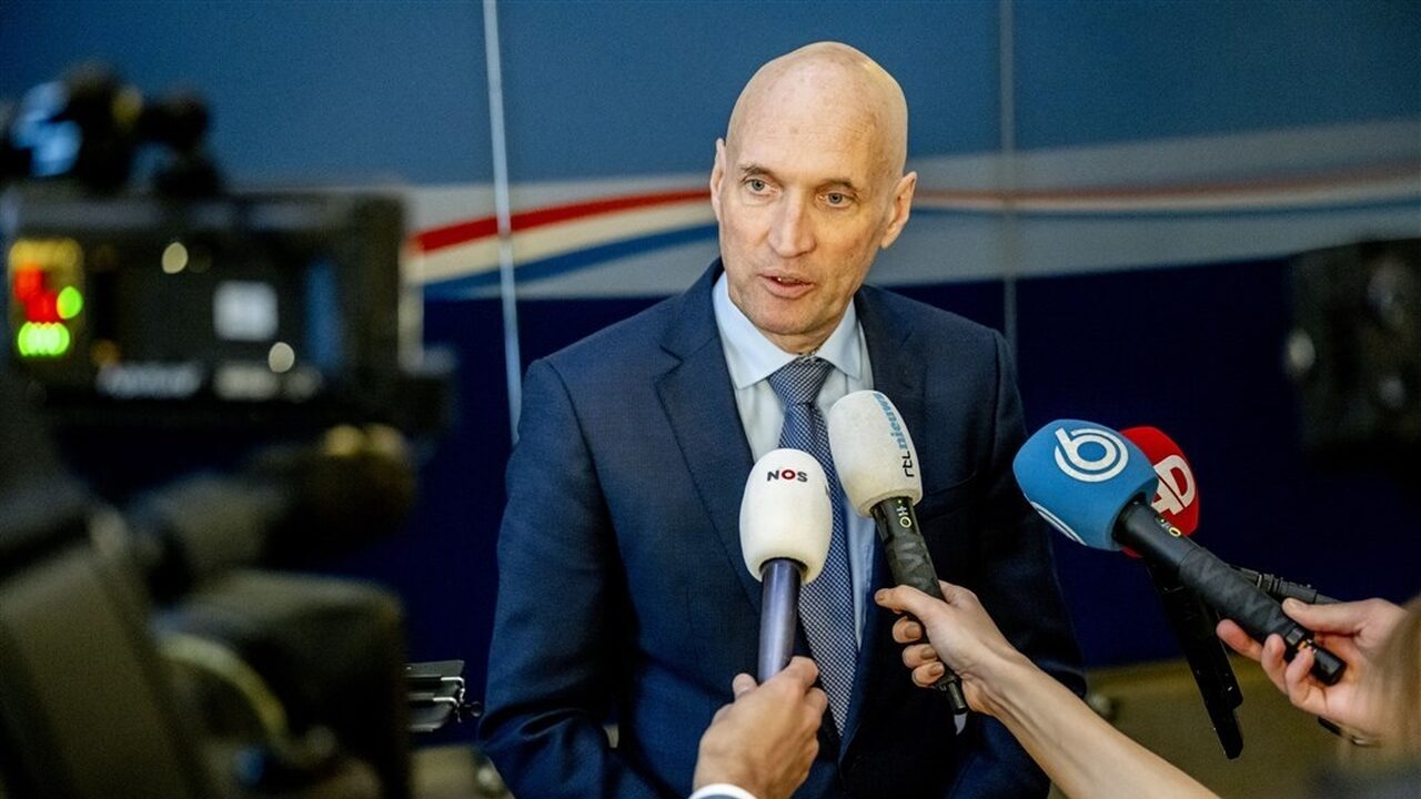 Minister Kuipers sluit niet uit dat opnieuw zal ingrijpen tegen corona FunX.nl Minister Kuipers sluit niet uit dat opnieuw zal ingrijpen tegen corona FunX.nl