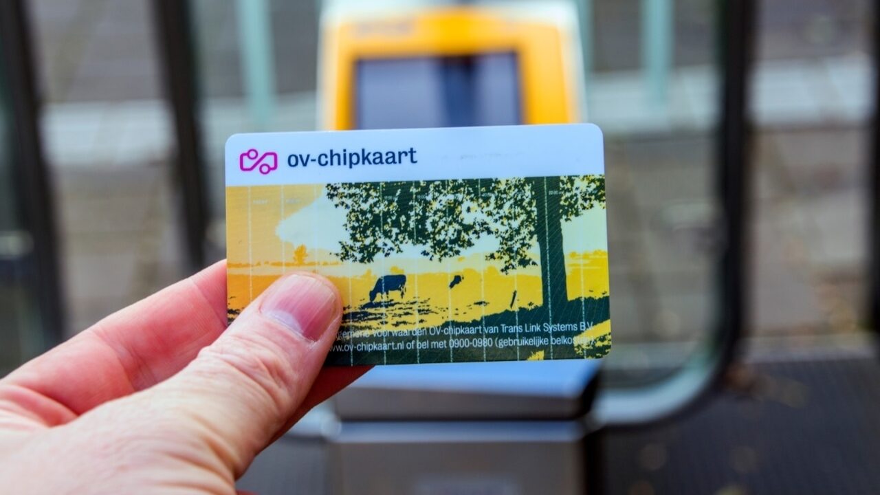 OV-chipkaart wordt vervangen door smartphone en bankpas | FunX
