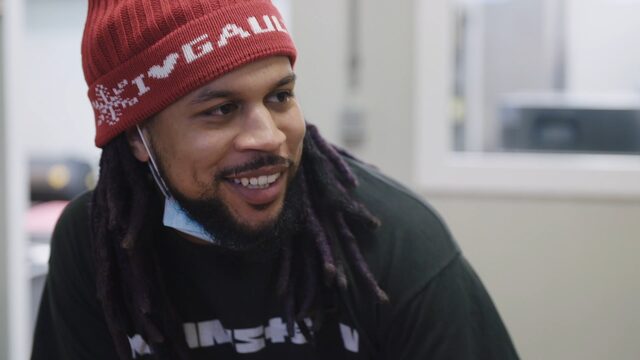 Bokoesam geeft exclusief kijkje in keuken van zijn BBQ-restaurant