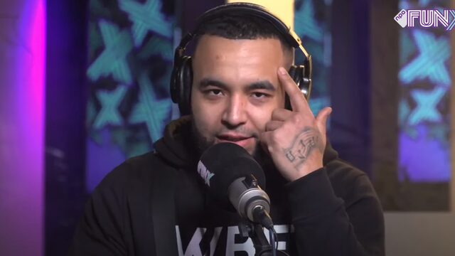 Flo doet zijn ding achter de mic bij Yous!