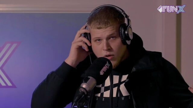 Lbolle doet een sessie in de studio bij Yous