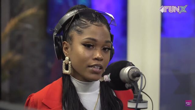 Powerchick Sheilani laat haar talent horen tijdens sessie bij Yous!