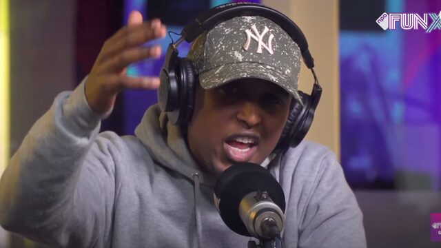 Warya spit rauwe sessie in de studio bij Yous!