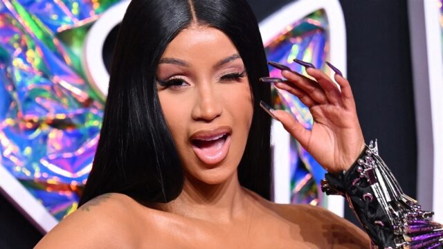 Cardi B hint naar release nieuw album nadat fans 'vermist'-posters ...