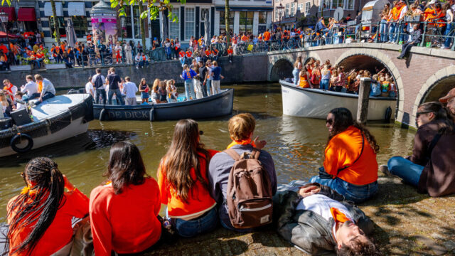 Politie onderzoekt virale seksvideo Koningsdag Amsterdam: 'Mogelijke verkrachting'