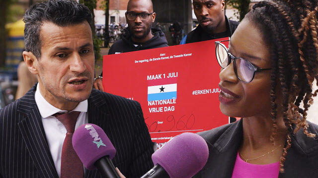 FunX overhandigt petitie Keti Koti aan politici