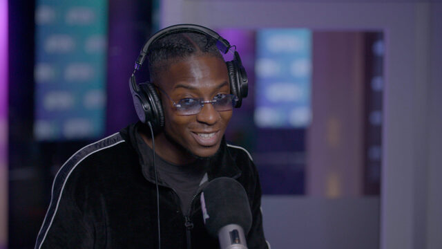 Kevcody brengt zomerse vibes naar de studio in sessie bij Yous!