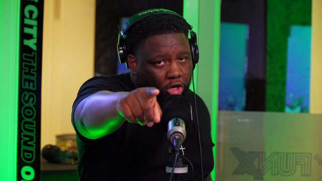 Ssech brengt ode aan zijn familie in sessie bij Youssef