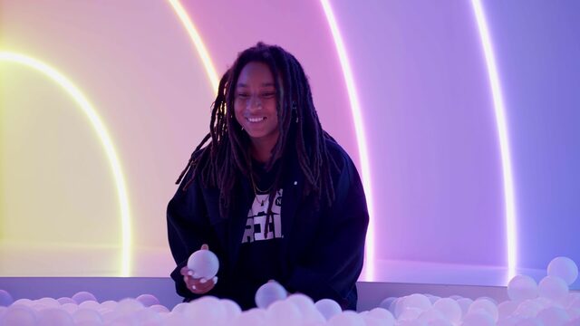 Uit Je Bubbel: Sarita Lorena en Naomie Pieter praten over creatieve vrijheid en cancel culture