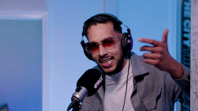 Dani Apeldoorn gooit er een freestyle uit tijdens zijn sessie bij Yous!