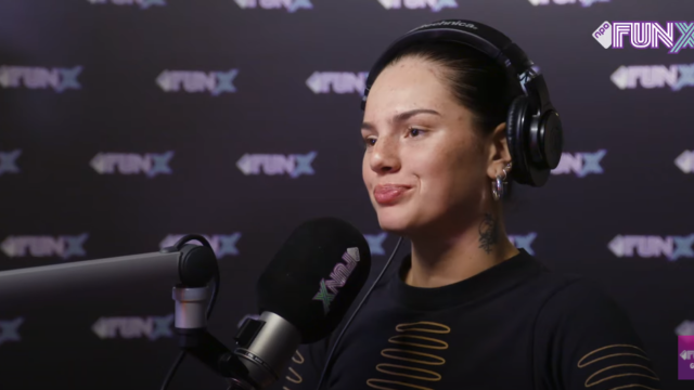 Herkent Famke Louise haar eigen tracks achterstevoren afgespeeld?