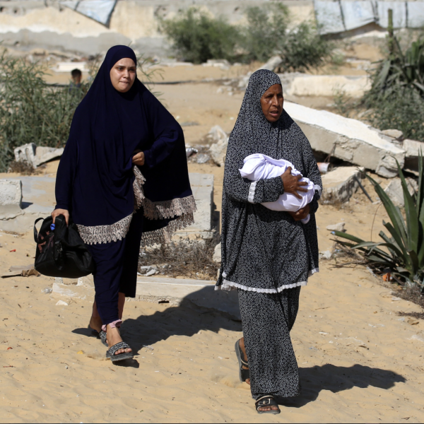 Baby's in Gaza worden geraakt door de tekorten: "Door stress kunnen moeders niet voldoende melk geven"