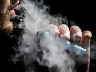 Een kleinere penis door vapen? Dat zag je waarschijnlijk niet aankomen