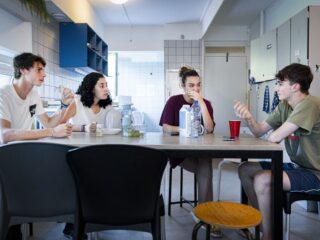 Het studentenleven zonder studentenkamer: "Veel jongeren kunnen simpelweg niet uit huis"