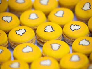 Snapchat blaast 15 kaarsjes uit en ligt onder vuur: "Ontworpen om je zo lang mogelijk op de app te houden"