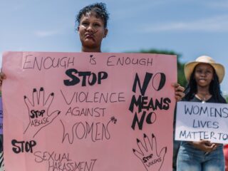 Op Internationale Vrouwendag is er een vrouwenmars in Rotterdam: “Femicide is een maatschappelijk probleem”